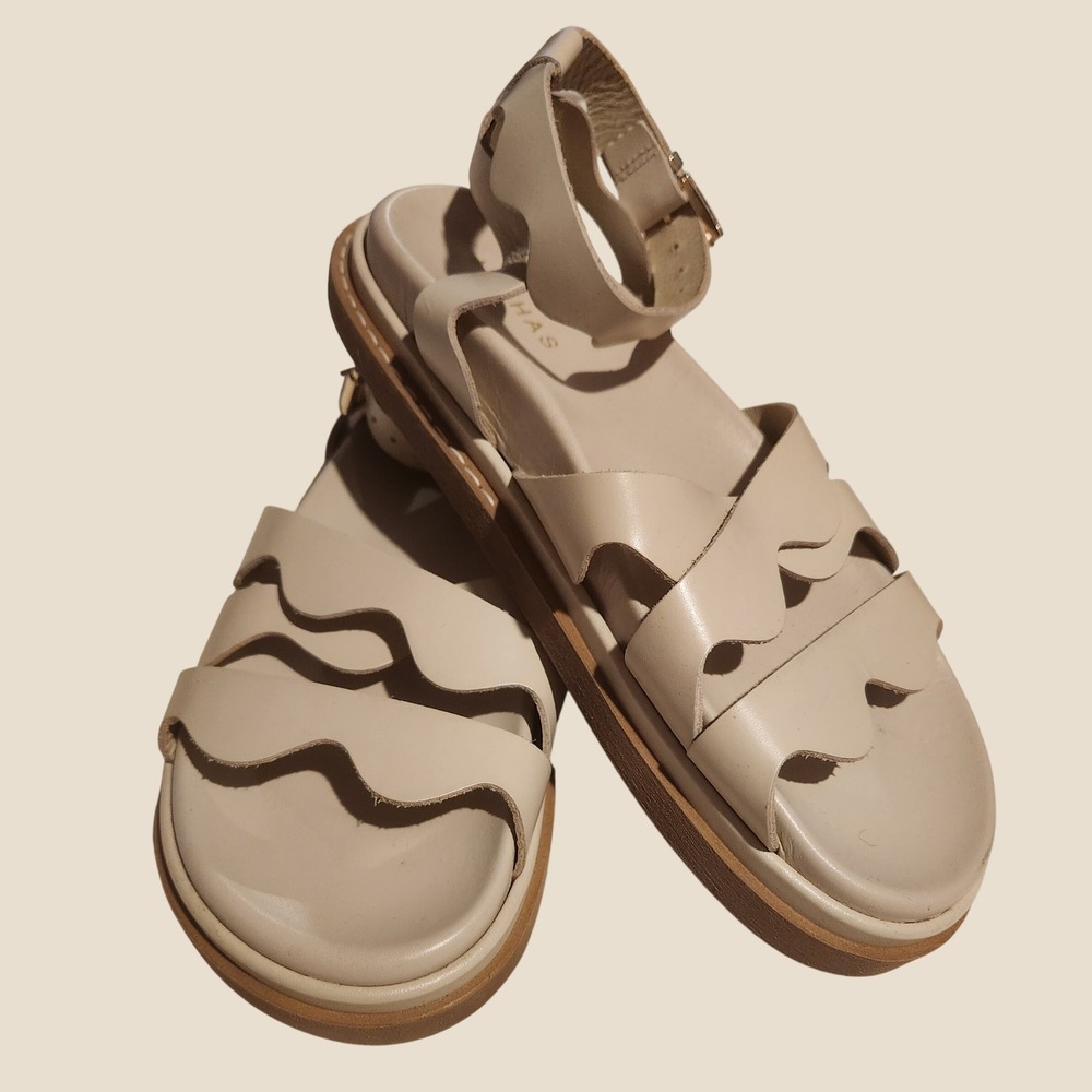 NWT ALOHAS Wavy Scalloped Leather Sandals Cream/Ivory Size 40 US 9-9.5 Vacation